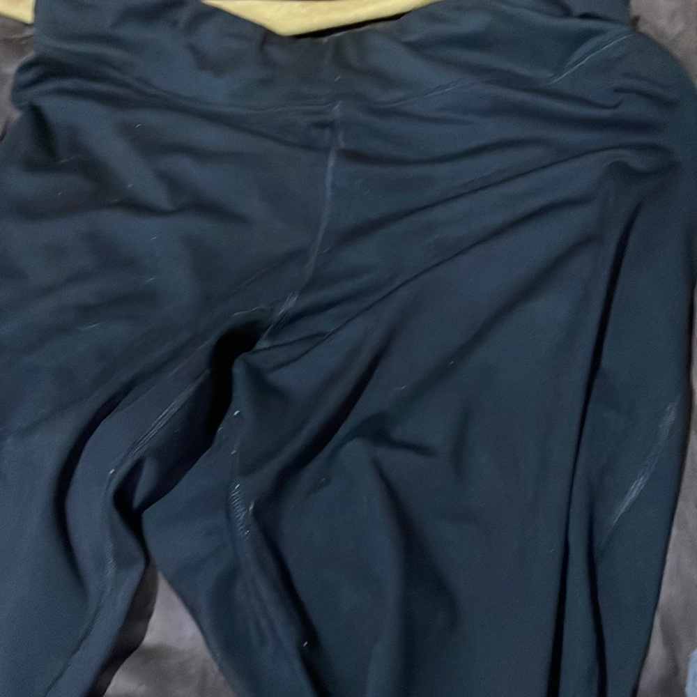Black capris
